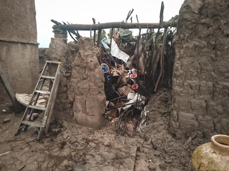 Vue d'une maison en terre détruite par les inondations dans un village du district de Dadu. Sindh. Pakistan. 2022.
© MSF