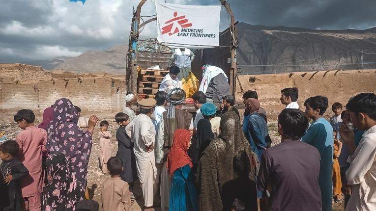 Distribution d'articles de première nécessité dans la ville de Quetta. Balouchistan. Pakistan. 2022.

&nbsp;
 © MSF
