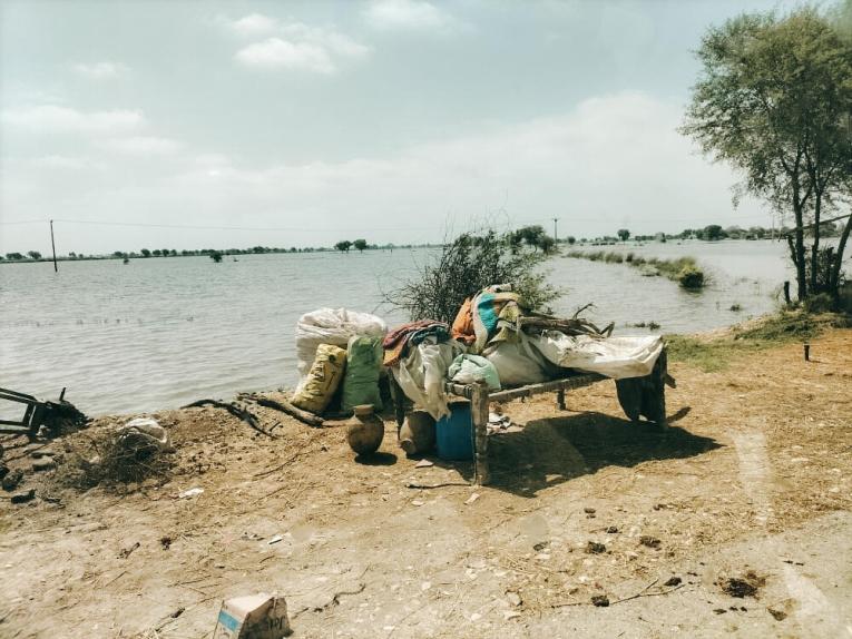 Vue d'un village aux alentours de Derad Murad Jamali où les eaux stagnantes sont encore présentes. Pakistan. 2022.

&nbsp;

&nbsp;
 © MSF