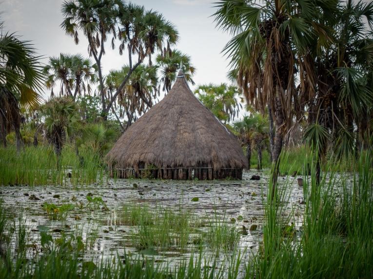 Une étable inondée dans un village près de l'île de&nbsp;Kuernyapuol, dans le comté d'Old Fangak. Soudan du Sud.

&nbsp;
 © Florence Miettaux