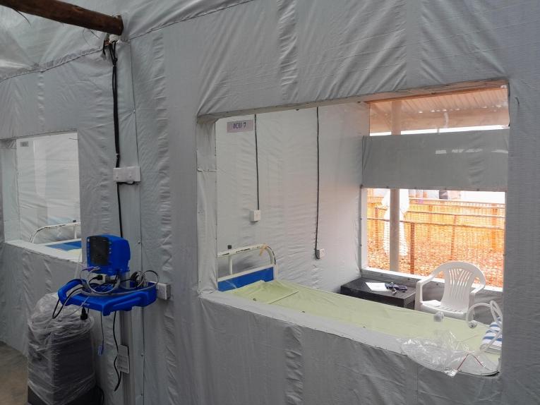 Vue d'une chambre dans le centre de traitement Ebola de Mubende. Ouganda. 2022.

&nbsp;
 © Sam Taylor/MSF