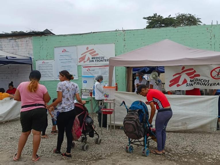 Vue d'une clinique mobile MSF dans la ville de Tumbes à Pérou. 2022.

&nbsp;
 © Davina  Hayles/MSF