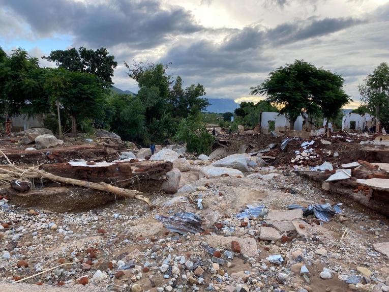 Décombres de maisons détruites après le passage du cyclone Freddy à Phalombe. Malawi.
 © MSF/Pascale Antonie