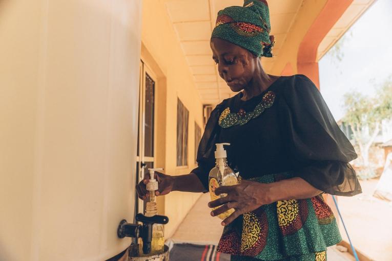 Mulikat à l'hôpital de Sokoto, spécialisé dans la prise en charge du noma. Nigeria. 2023.

&nbsp;
 © Fabrice Caterini/Inediz