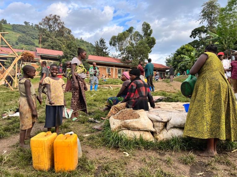 Des personnes déplacées dans la ville de Minova. Sud-Kivu. RDC.
 © Igor Barbero/MSF