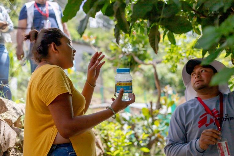 Julia López est l'une des volontaires qui ont accepté de placer chez elle une bouteille contenant des œufs de moustique Wolbachia.&nbsp;

&nbsp;
 © Martín Cálix