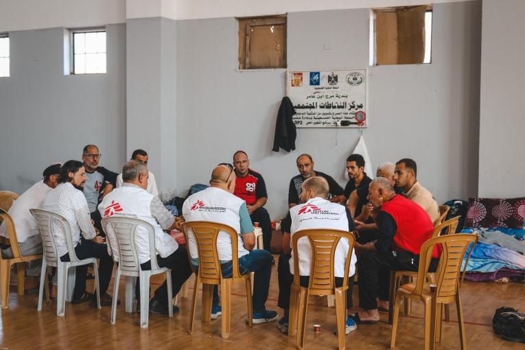 Des habitants de Gaza, dont le permis de travail en Israël a été annulé, lors d'une session de soutien avec les équipes MSF.&nbsp;
 © Faris Al-Jawad/MSF