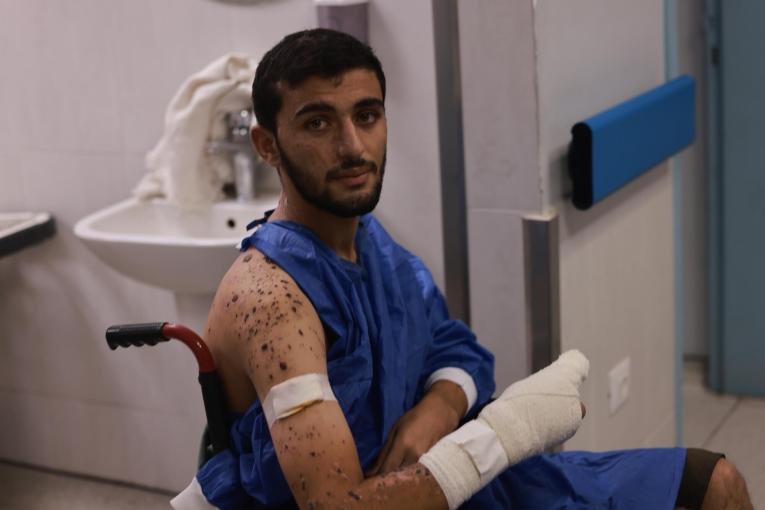 Un patient de l'hôpital Nasser à Khan Younis présente de multiples blessures.
 © Mohammed ABED