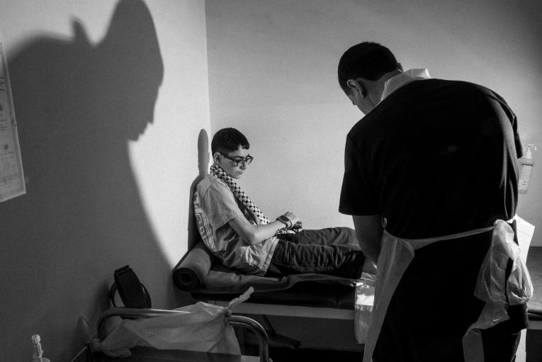 Abdul Rahman reçoit des soins dans sa chambre de l'hôpital d'Amman en Jordanie.
© Moises Saman/Magnum Photos