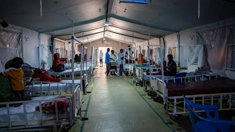 À l'intérieur d'une des tentes du centre nutritionnel thérapeutique de MSF, à côté de l'hôpital général de Dubti.
 © Paula Casado Aguirregabiria/MSF