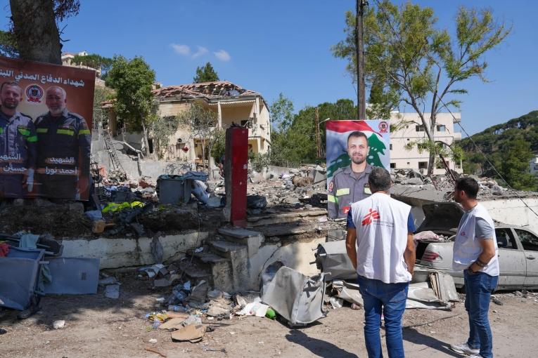MSF se rend sur le site de l'équipe de la défense civile qu'elle soutient dans la ville de Nabatiyeh. Le centre a été détruit par des frappes aériennes israéliennes lors de l'escalade du conflit au Liban.&nbsp;
 © Maryam Srour/MSF