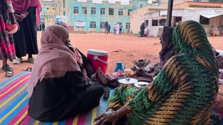 Des femmes dans l'un des plus grands camps de personnes déplacées à El Obeid.
 © MSF