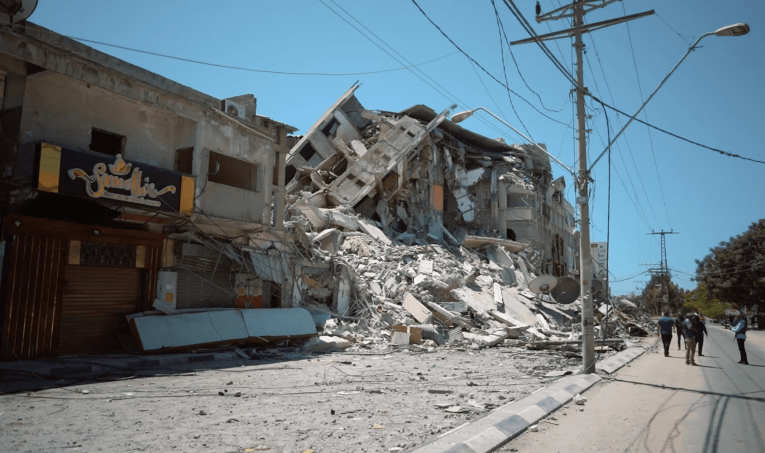 Les décombres d'un bâtiments de Gaza city, après les bombardements intensifs de l'armée israélienne qui ont eu lieu dans la bande de Gaza en mai 2021.