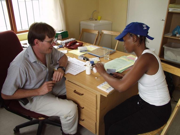 ARV treatment in Khayelitsha 2001 afrique du sud Thumbnail