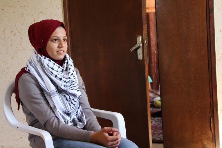 Estabarak, 17 ans, habite le village de Madama en Cisjordanie. Elle est suivie par l'équipe de psychologues de Médecins Sans Frontières. 2018. Thumbnail