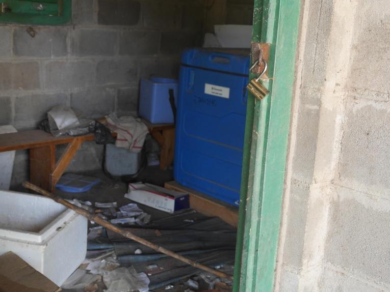 Un centre de santé pillé après l'attaque d'un groupe armé. République centrafricaine. 2018. Thumbnail