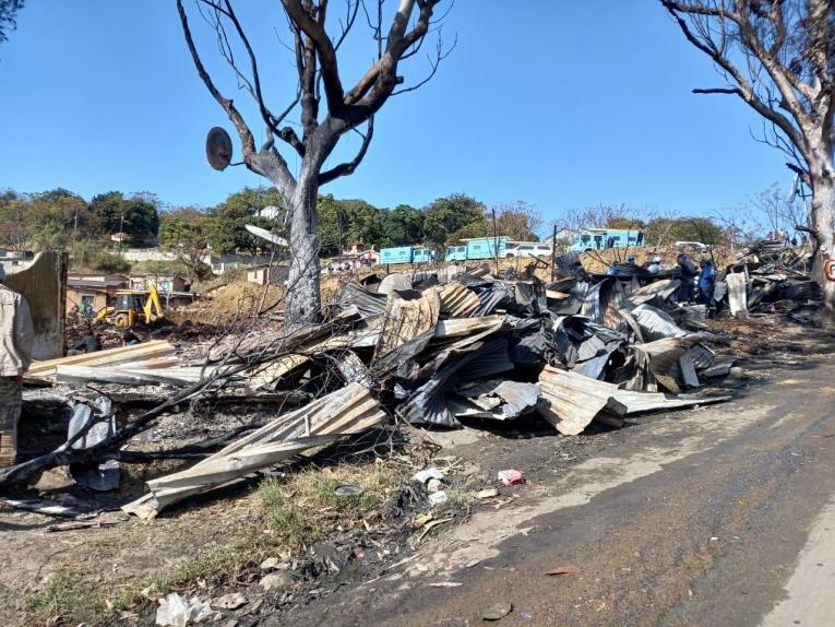 Vue du township de Briardene à Durban, détruit par un incendie. Afrique du Sud. 2021.