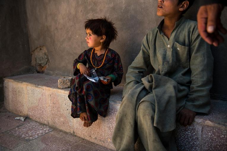 Une jeune patiente dans la clinique MSF installée à proximité du camp de personnes d'Hérat. Afghanistan. 2019.