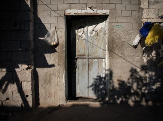 L'entrée d'un squat de Misrata, en Libye, où des migrants ont trouvé refuge. Misrata, octobre 2019.