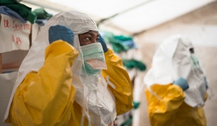 Intervention de MSF lors d'une précédente épidémie d'Ebola en RDC en 2014.