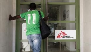 A l'entrée du Centre de Pantin dédié aux mineurs non-accompagnés.