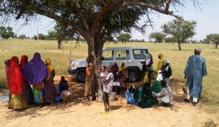 Depuis 2017, MSF apporte une assistance médicale et humanitaire à la population de Maïné-Soroa, située à une soixantaine de kilomètres de la ville de Diffa dans le sud-est du Niger. Abdoul-Aziz O. Mohammed, chef de mission MSF au Niger, revient sur les raisons de la fermeture des activités à Maïné-Soroa et la situation dans la région. 