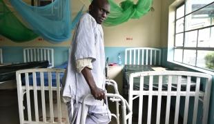 Calvin Odhiambo, 30 ans, a récemment été diagnostiqué positif au VIH. Il a été admis à l'hôpital de référence du comté de Homa Bay. Il est désormais sous traitement anti-rétroviral.