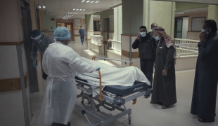 Un patient atteint de la Covid-19 est transféré dans un hôpital de Gaza. Extrait d'un reportage réalisé en avril 2021. 