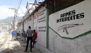 Mur extérieur du centre d'urgence MSF de Martissant, Port-au-Prince.