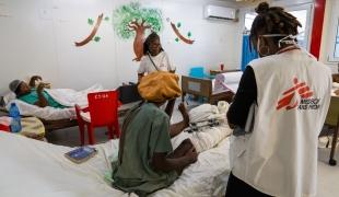 Femmes hospitalisées à l'hôpital MSF de Tabarre à Port-au-Prince, lors d’une vague de violence en février et mars 2024. ©Luce Cloutier/MSF