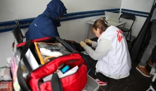 Assistance psychologique et médicale aux rescapés de naufrages, Calais, France, décembre 2024