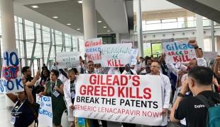 Lutte contre le VIH : MSF appelle le laboratoire pharmaceutique Gilead à lever les restrictions sur un médicament clé  