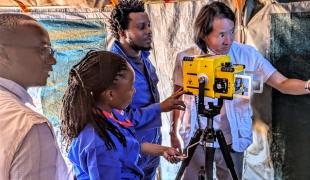 Les équipes de MSF utilisent l'appareil de radiographie portable, Zimbabwe, 2026.