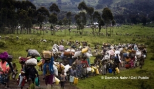 Nord Kivu 27 octobre 2008. Des dizaines de milliers de personnes sont jetées sur les routes.