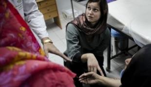 Une infirmière MSF dans l'hôpital Ahmed Shah Baba à Kaboul  Octobre 2010