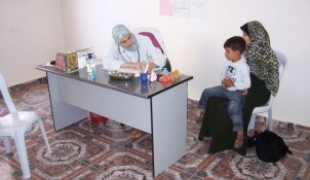 Gaza mai 2008. Consultation pédiatrique.