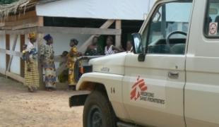 MSF demande à toutes les parties au conflit de laisser ses équipes médicales soigner tous les patients
L ‘organisation humanitaire médicale internationale Médecins Sans Frontières s'inquiète de la dégradation de la situation dans l'ouest de la 