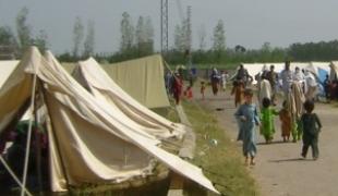 Camp de Palosa district de Charsaada Pakistan. Une école convertie en lieu d'accueil pour les personnes déplacées.