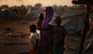 Des milliers de personnes ont fui les attaques des coupeurs de routes. Une famille dans le camp de déplacés à Kabo.