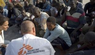 Consultations MSF à l'arrivée au port de Lampedusa Italie septembre 2007