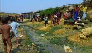 Déplacements forcés intimidations et violences dans le camp de fortune de Kutupalong.