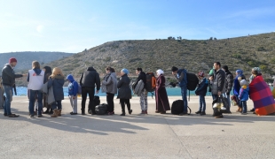 Les réfugiés arrivent aussi à Aghatonisi une petite île grècque située à une heure et demie au sud de Samos.