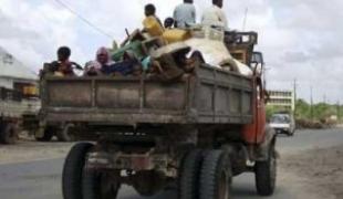 Somalie 12 mai 2009. Des civils fuyant les combats dans Mogadiscio.