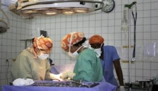 Hôpital MSF de Rutshuru Nord Kivu octobre 2008.