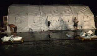 L'hôpital gonflable de MSF sur le site de l'hôpital Béthany à Tacloban aux Philippines  novembre 2013.