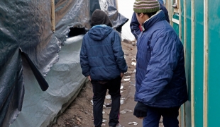 Un mineur de 11 ans seul dans la Jungle de Calais. Jon Levy/MSF