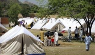 Camp de déplacés Province de la frontière du Nord Ouest (NWFP) mai 2009.