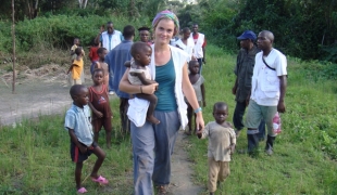 MSF est allée à la rencontre de pygmées akas vivant dans le nord du Congo Brazzaville pour les traiter contre le pian.