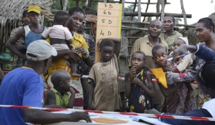 MSF est allée à la rencontre de pygmées akas vivant dans le nord du Congo Brazzaville pour les traiter contre le pian.