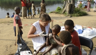 Campagne de traitement du pian chez les pygmées au Congo Brazzaville. 2012